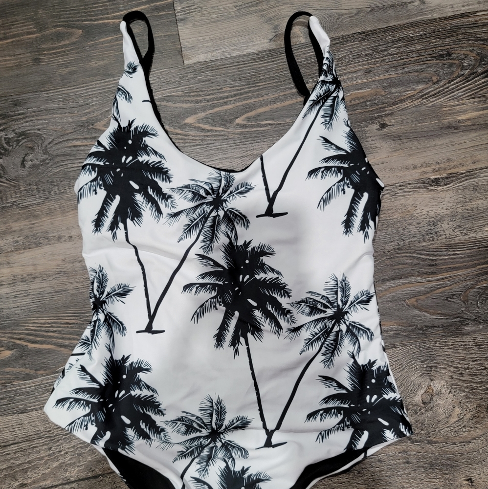 Women's PatPat Brand One Piece Swim Suit, size small